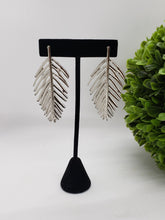 Load image into Gallery viewer, Silver leaf fashion earrings
