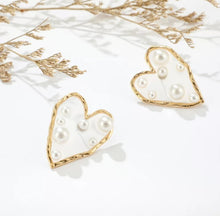 Load image into Gallery viewer, Pearl Heart Earrings

